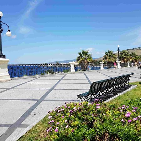 76 Avenue Suites Wi-Fi - Shuttle Reggio di Calabria Exteriör bild