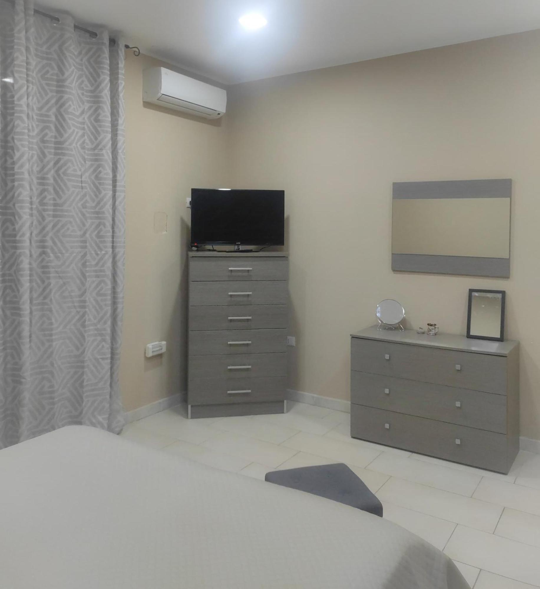 76 Avenue Suites Wi-Fi - Shuttle Reggio di Calabria Exteriör bild